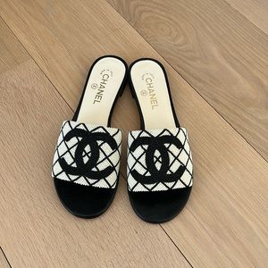 Chanel Slides Sandals Classic Pearl Black and White 40